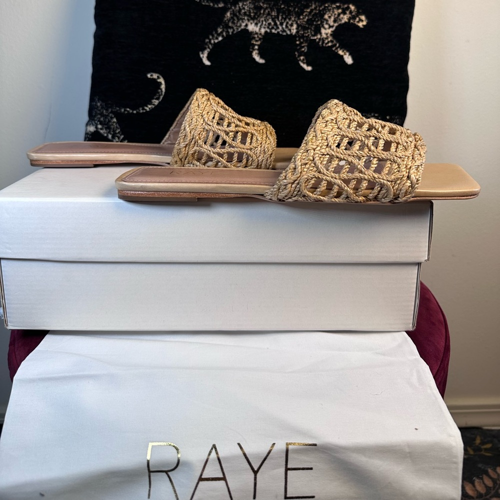 Like new RAYE Tiki Sandal in Natural flat open toe slide - Picture 3 of 8